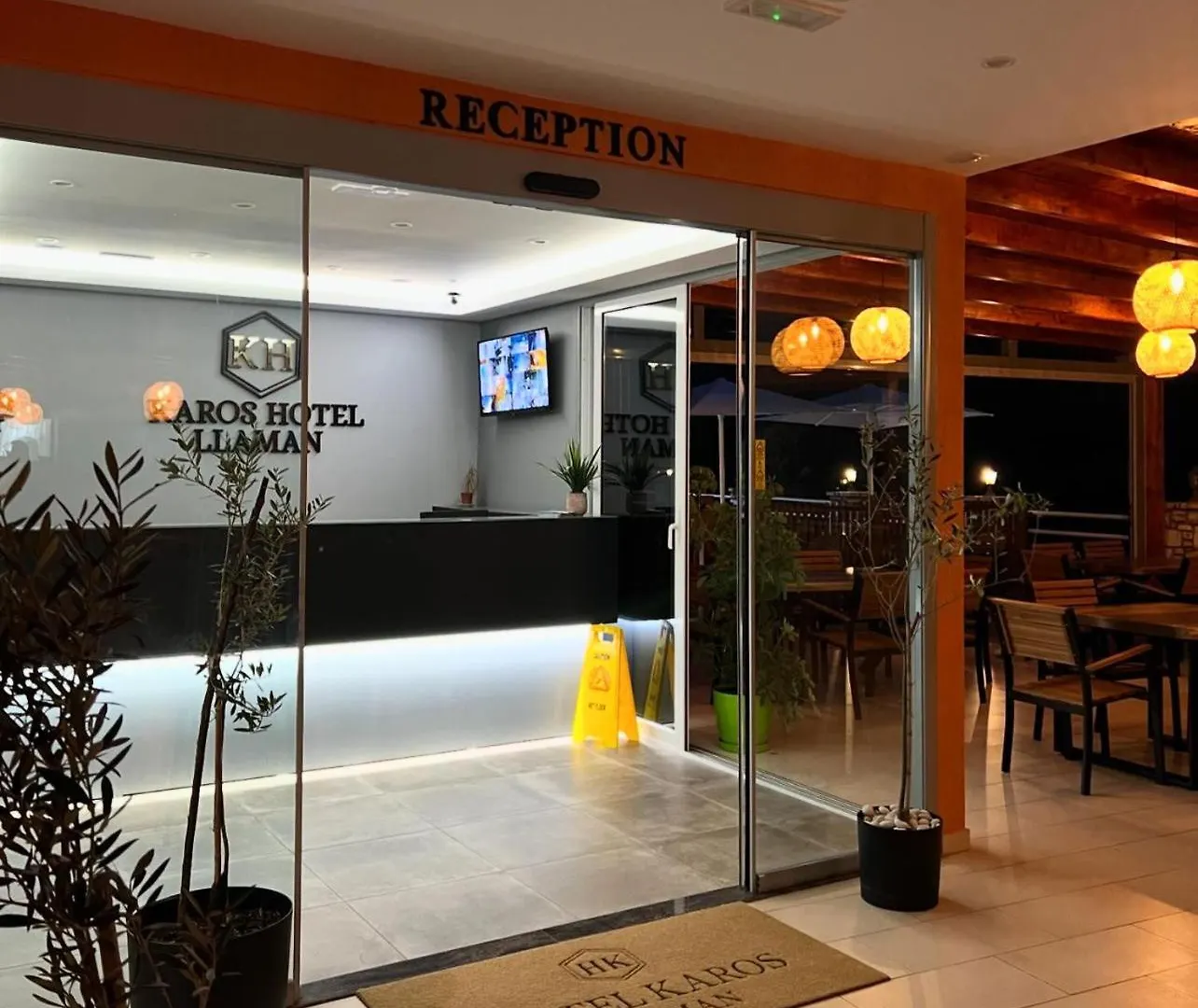 Karos Hotel Llaman Химара Албания