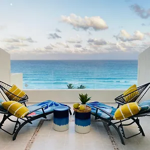 ocean-view-three-story-penthouse-by-the-beach.quintano-roohotels.com/